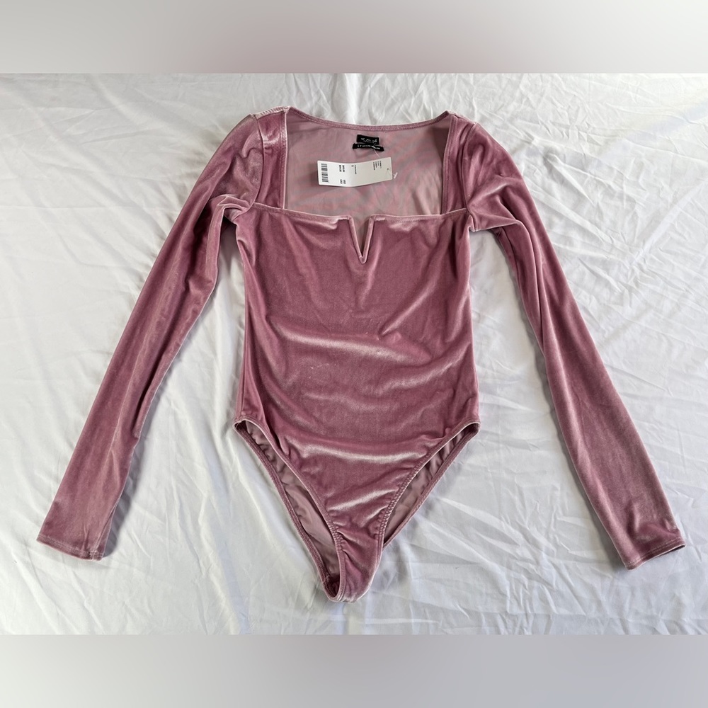 Women's NWT Urban Outfitters Pink Velvet Long Sleeve Leotard Size Small
